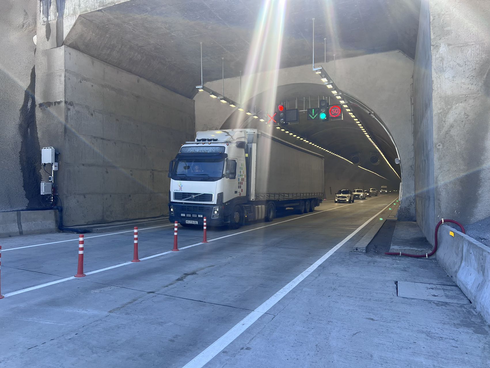 中国建筑格鲁吉亚E60高速项目Rikoti隧道顺利通车1.jpg