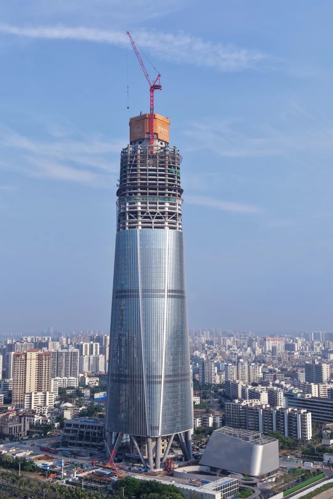 中国建筑海南在建主塔楼突破300米2.png
