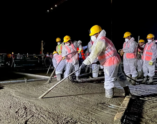 沙特利雅得德拉伊耶皇家歌剧院项目首块正负零楼板顺利浇筑2.png 沙特利雅得德拉伊耶皇家歌剧院项目首块正负零楼板顺利浇筑2.png