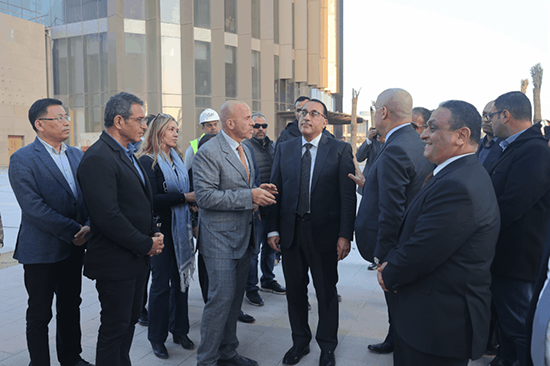 埃及总理马德布利视察CBD项目 1.png