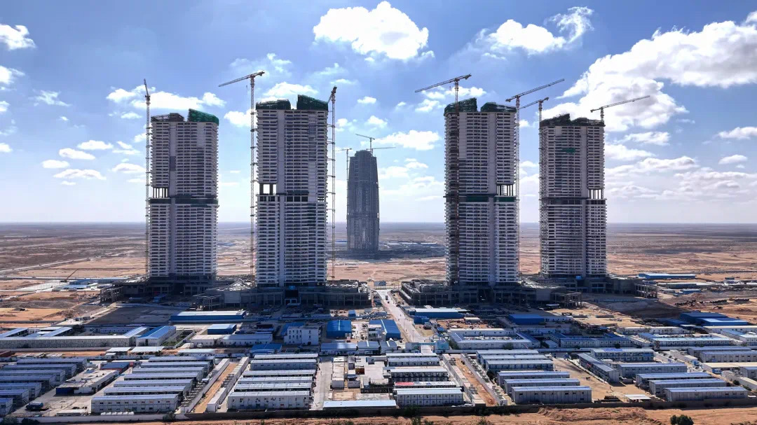 埃及住房部长谢里夫·谢尔比尼视察阿拉曼新城项目2.JPG