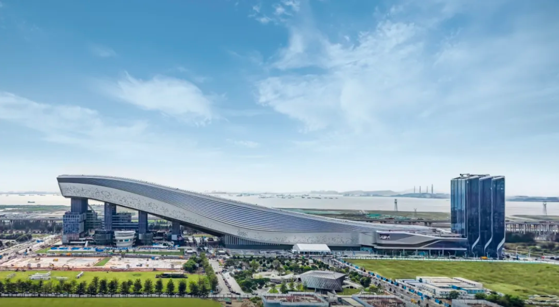 中国建筑打造的全球最大室内滑雪场正式开业 1.png