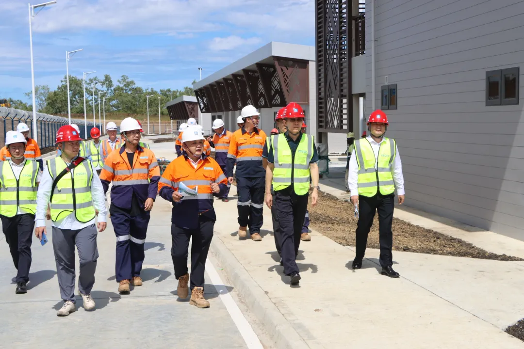 中国驻巴布亚新几内亚大使赴巴新LNG钢结构设备产业园项目考察（1）.png