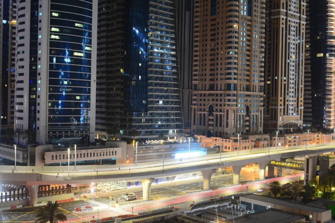 中国建筑承建的迪拜萨勒曼国王街高架桥及纳西姆街升级改造项目提前竣工通车（2）.jpg